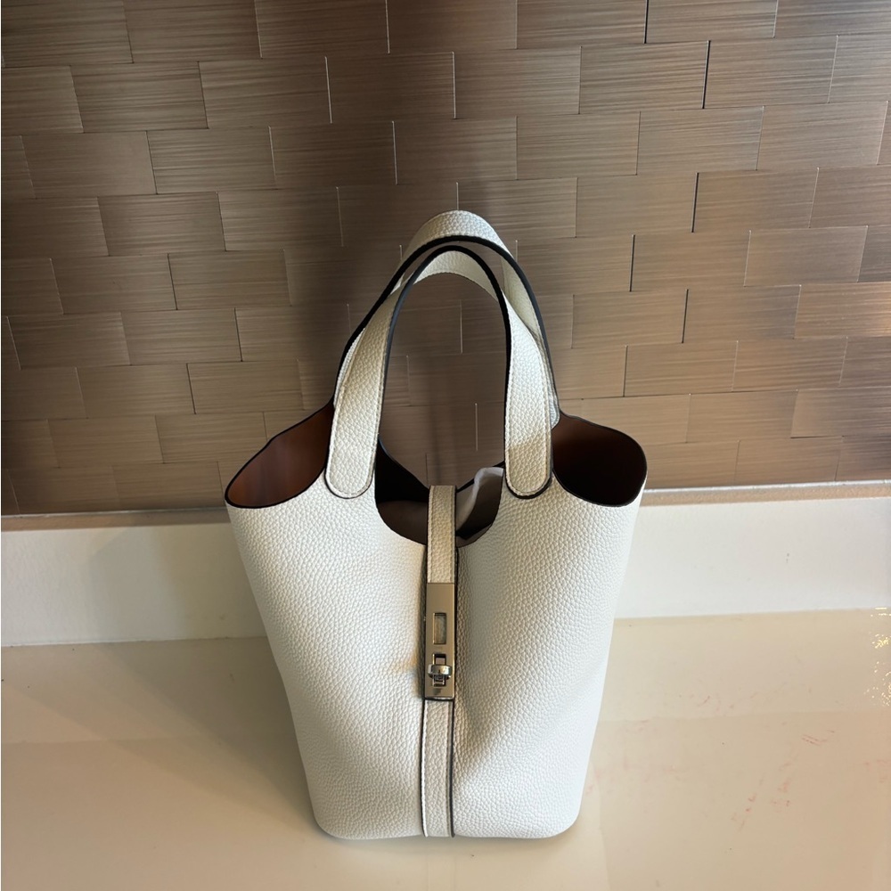 Elegant White Vegan Tote Bag . Very Durable ❤️